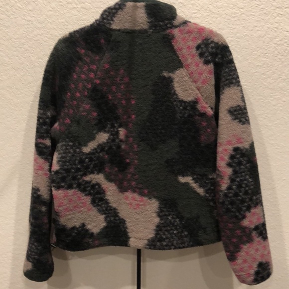 NWOT! Joy lab 1/2 zip camo faux sherpa pullover - Picture 6 of 9
